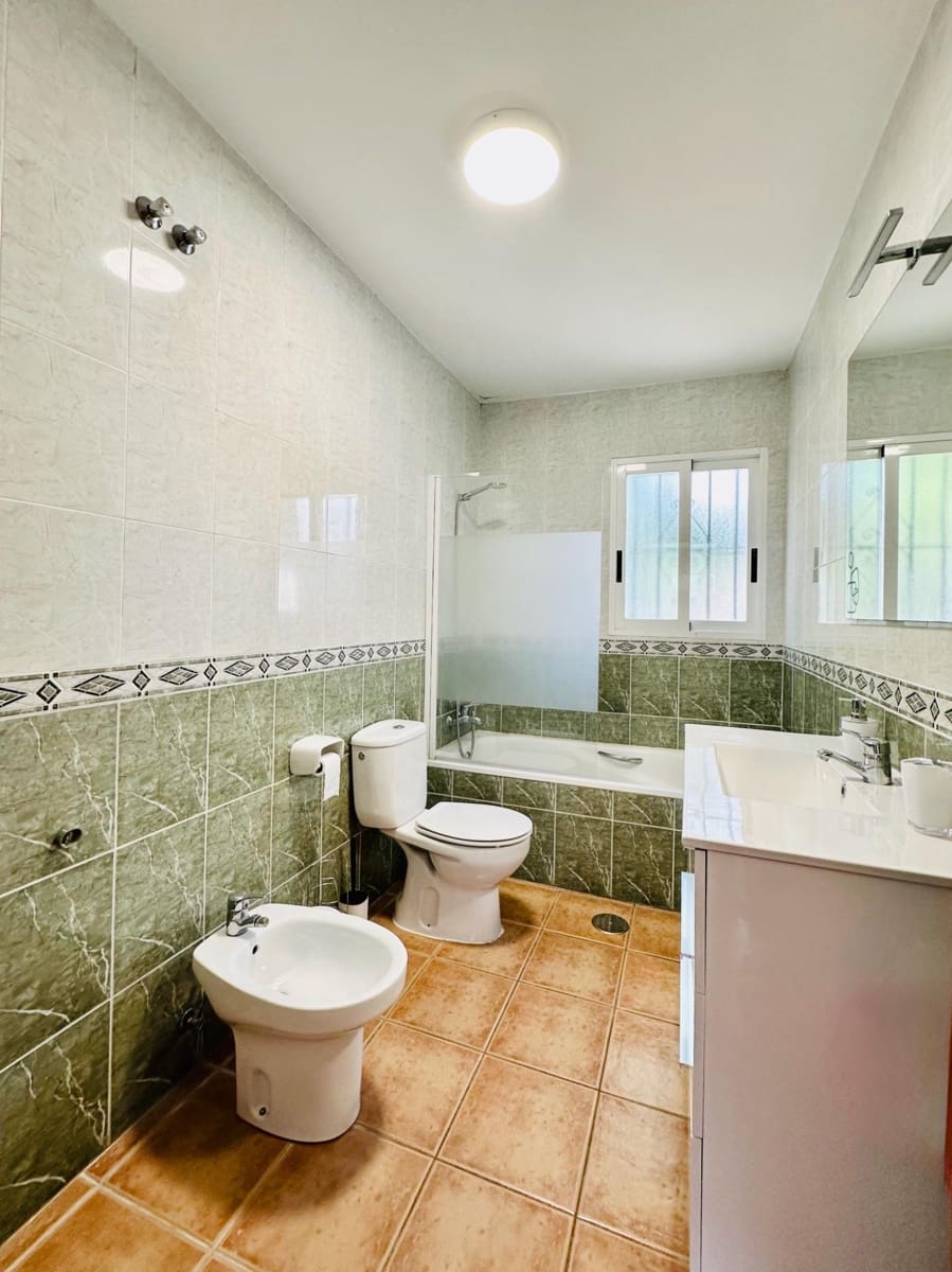 6 slaapkamer Villa te huur in La Nucia met zwembad - € 2.290 (Ref: 8928849)
