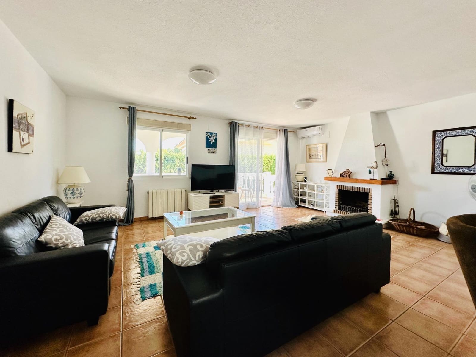6 slaapkamer Villa te huur in La Nucia met zwembad - € 2.290 (Ref: 8928849)