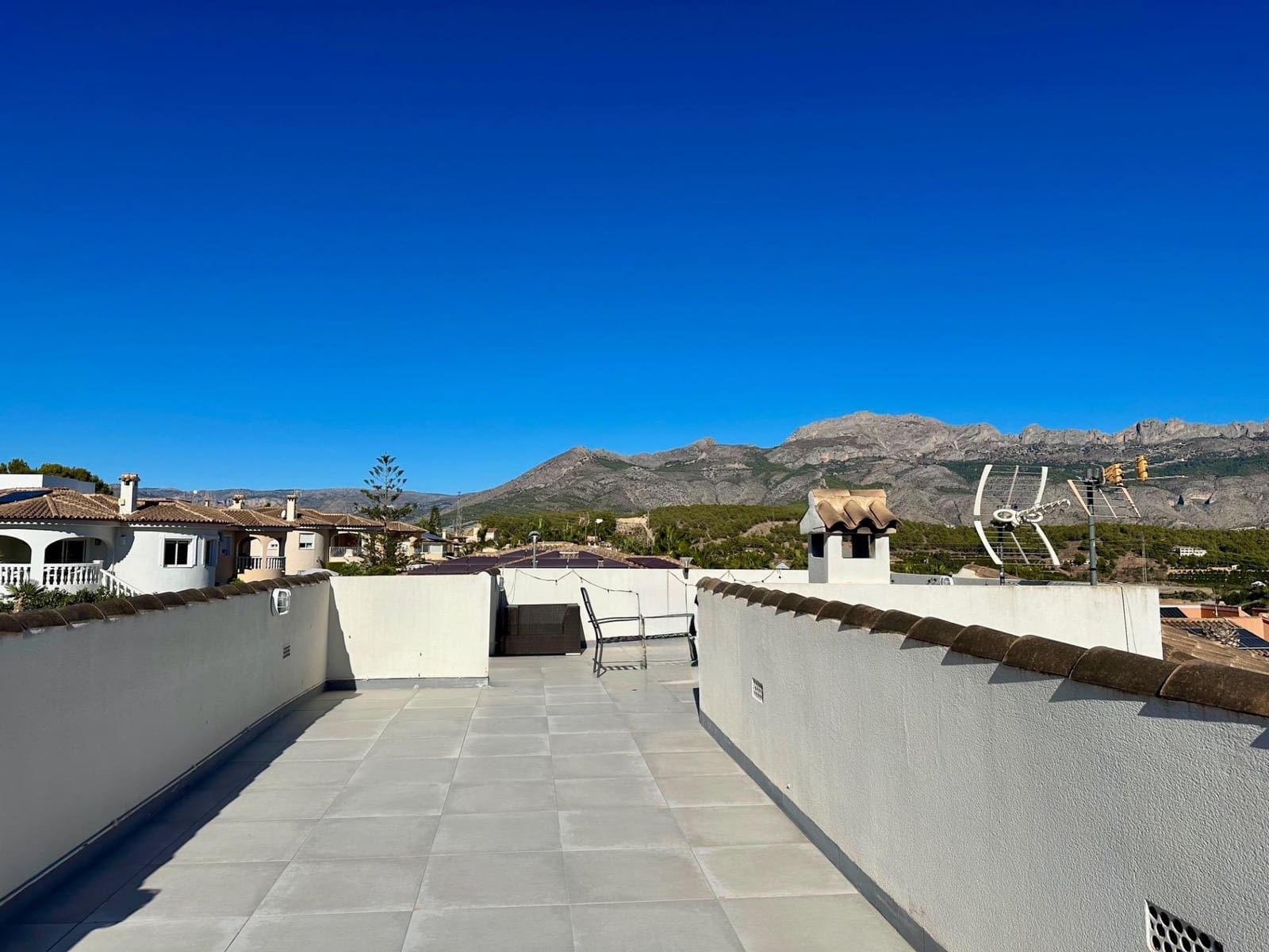 6 slaapkamer Villa te huur in La Nucia met zwembad - € 2.290 (Ref: 8928849)