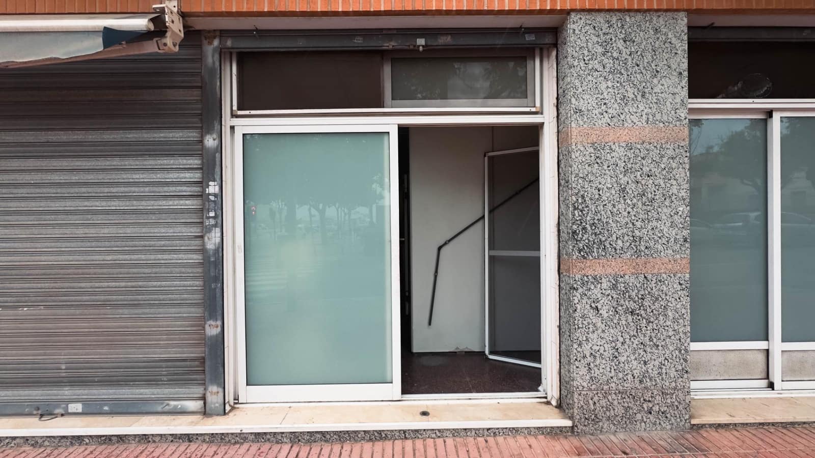 Kommersiell til salgs i San Vicente / Sant Vicent del Raspeig - € 200 000 (Ref: 9014624)