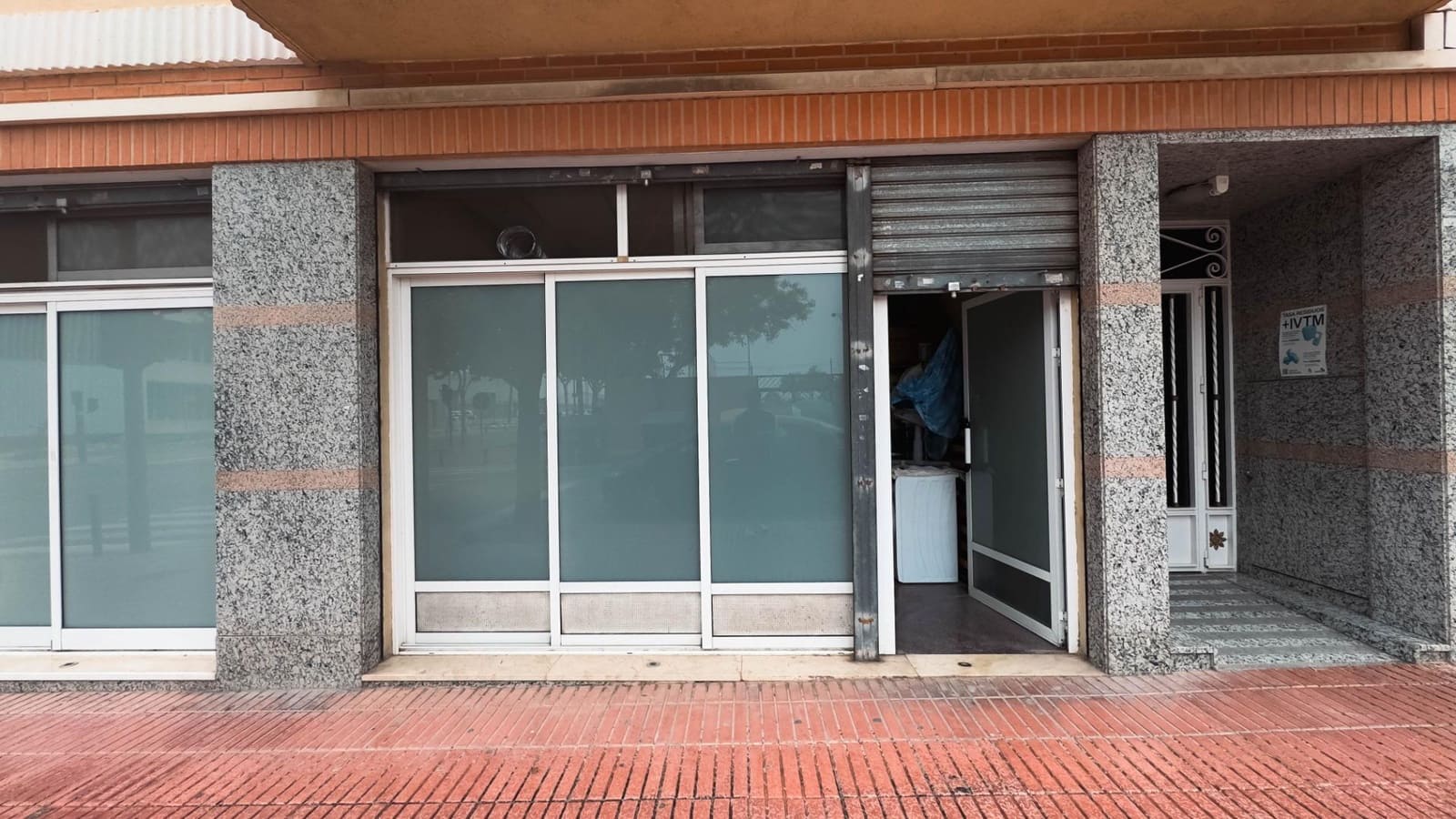 Kommersiell til salgs i San Vicente / Sant Vicent del Raspeig - € 200 000 (Ref: 9014624)