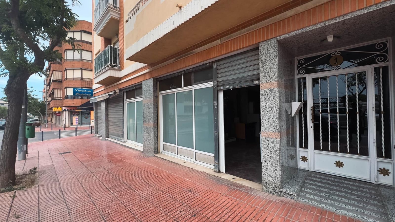 Kommersiell til salgs i San Vicente / Sant Vicent del Raspeig - € 200 000 (Ref: 9014624)