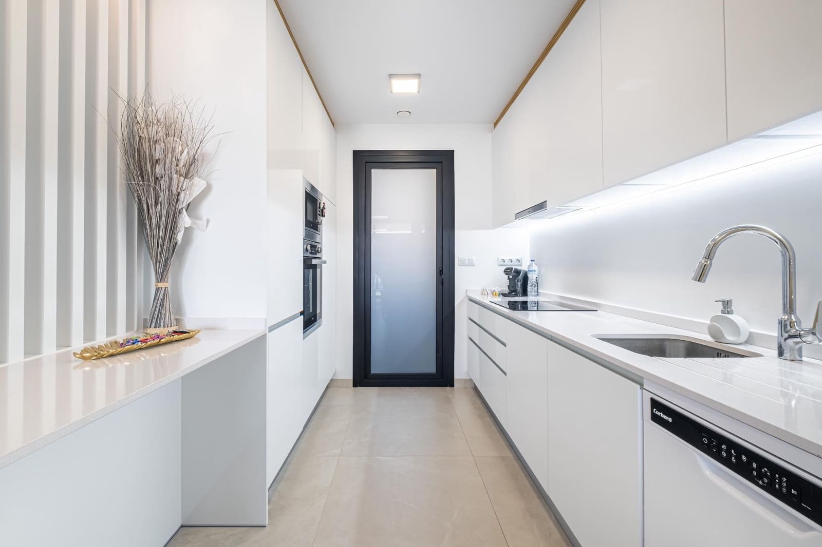 2 slaapkamer Appartement te koop in Benidorm met zwembad - € 595.000 (Ref: 9078197)