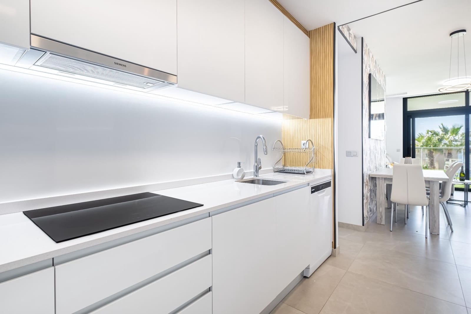 2 slaapkamer Appartement te koop in Benidorm met zwembad - € 595.000 (Ref: 9078197)