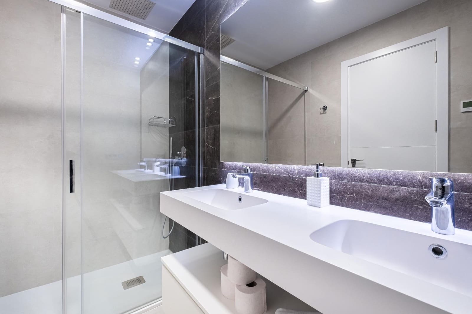 2 slaapkamer Appartement te koop in Benidorm met zwembad - € 595.000 (Ref: 9078197)