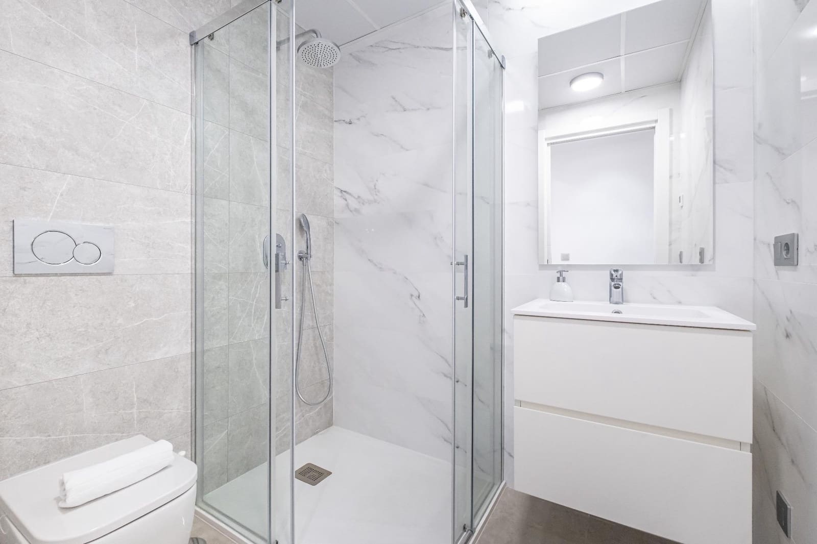 2 slaapkamer Appartement te koop in Benidorm met zwembad - € 595.000 (Ref: 9078197)