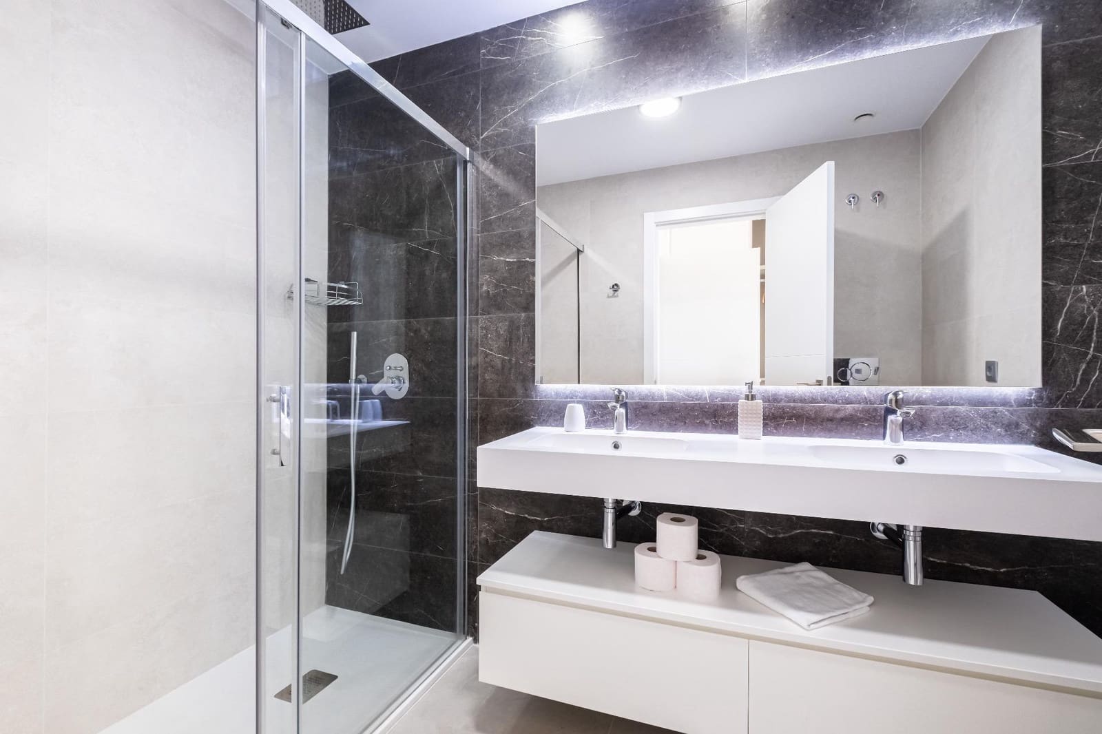 2 slaapkamer Appartement te koop in Benidorm met zwembad - € 595.000 (Ref: 9078197)