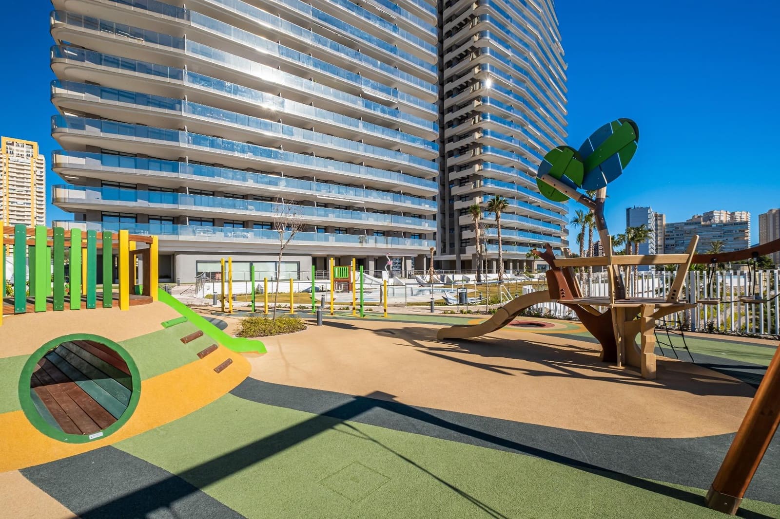 2 slaapkamer Appartement te koop in Benidorm met zwembad - € 595.000 (Ref: 9078197)