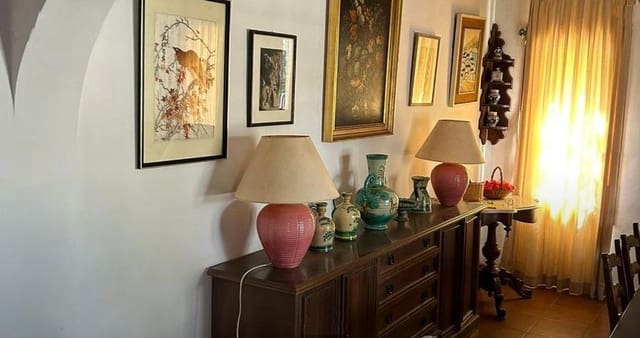 Villa til salgs i Moraira, Teulada-Moraira med svømmebasseng garasje - € 735 000 (Ref: 9099021)