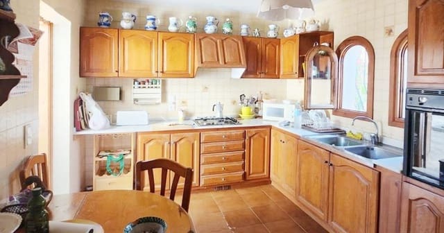 Villa til salgs i Moraira, Teulada-Moraira med svømmebasseng garasje - € 735 000 (Ref: 9099021)