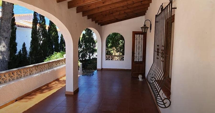 Villa til salgs i Moraira med svømmebasseng garasje - € 735 000 (Ref: 9099021)