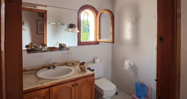 Villa til salgs i Moraira, Teulada-Moraira med svømmebasseng garasje - € 735 000 (Ref: 9099021)