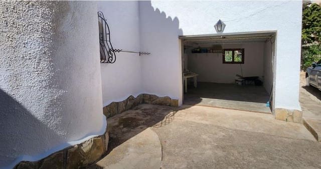 Villa til salgs i Moraira, Teulada-Moraira med svømmebasseng garasje - € 735 000 (Ref: 9099021)