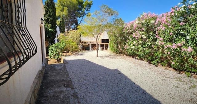 Villa til salgs i Moraira, Teulada-Moraira med svømmebasseng garasje - € 735 000 (Ref: 9099021)