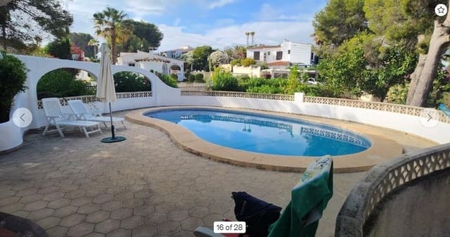 Villa til salgs i Moraira, Teulada-Moraira med svømmebasseng garasje - € 735 000 (Ref: 9099021)