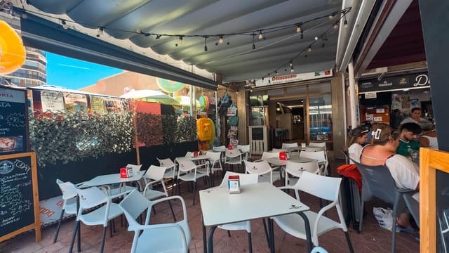 Bedrijf te huur in Centro Urbano, Benidorm - € 600 (Ref: 9115984)