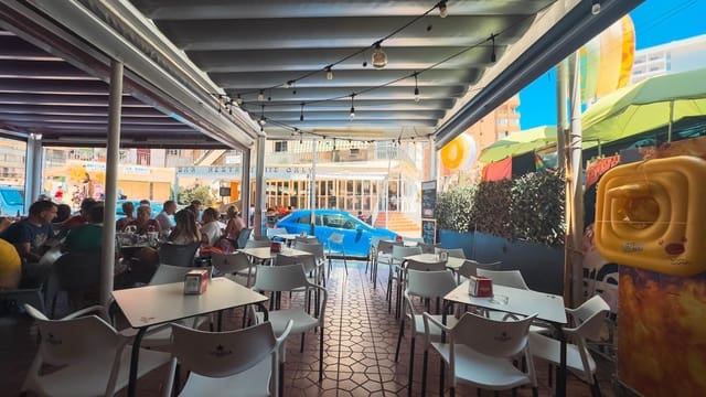 Bedrijf te huur in Centro Urbano, Benidorm - € 600 (Ref: 9115984)