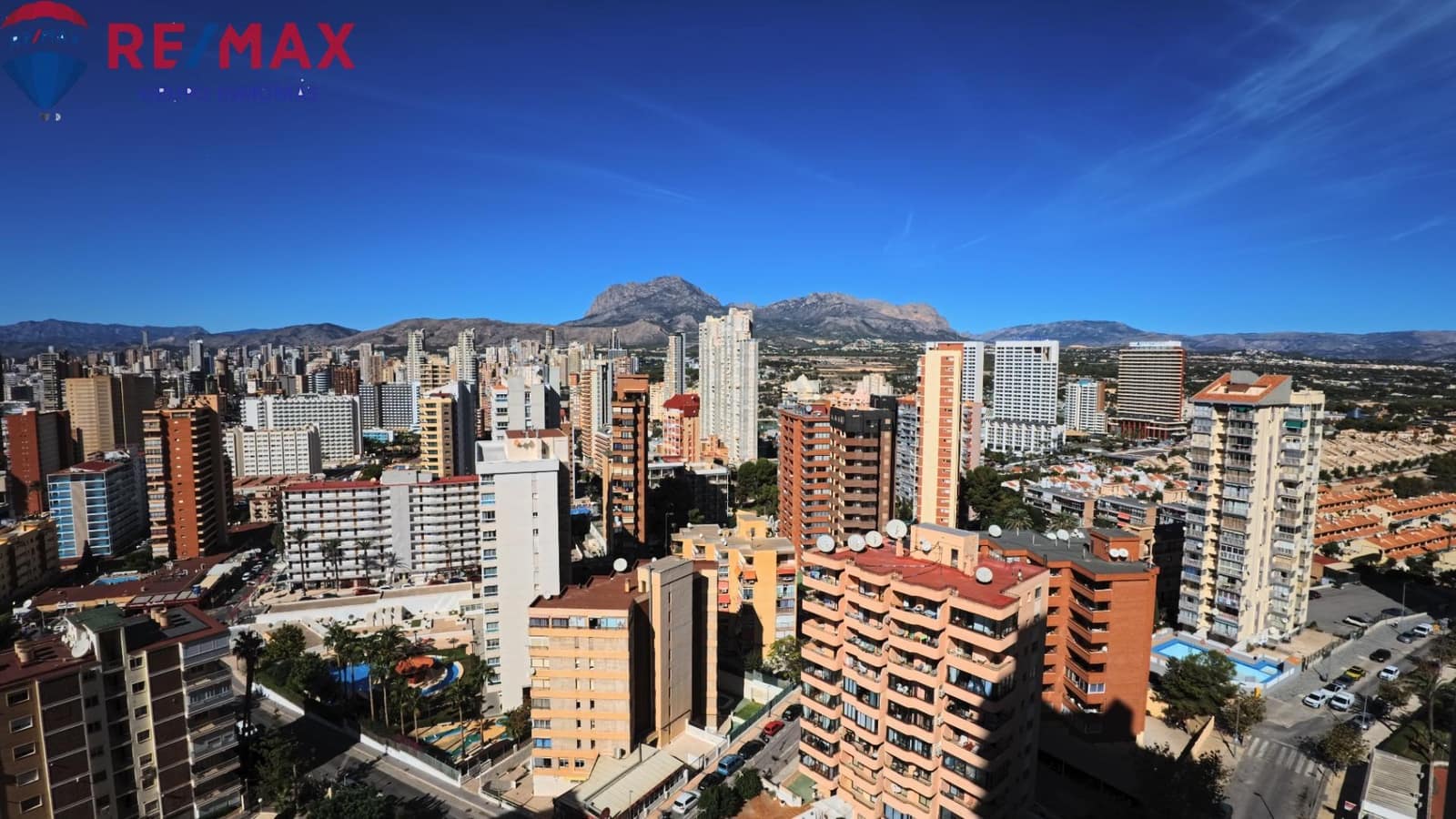 2 Zimmer Wohnung zu verkaufen in Benidorm mit Pool - 235.000 € (Ref: 9134347)