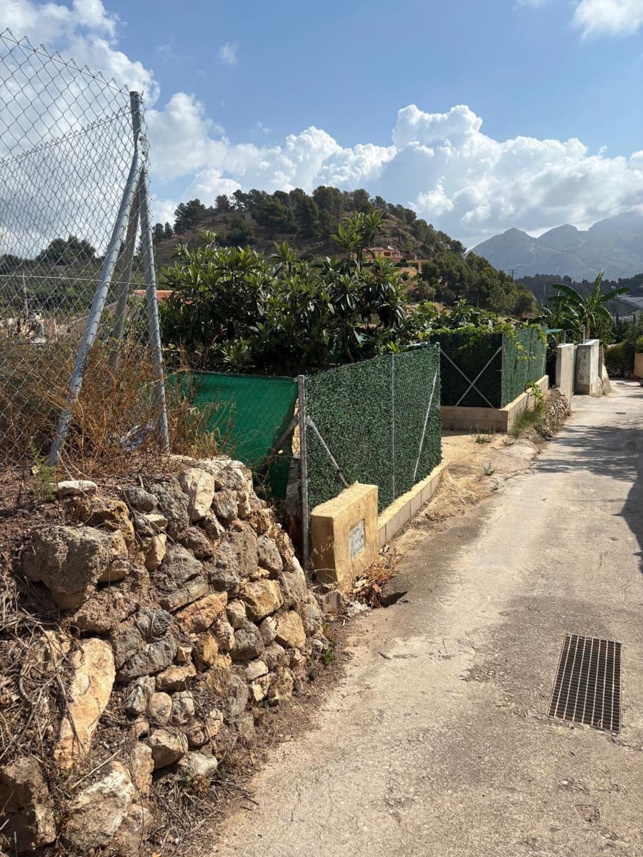 Grunde uden byggetilladelser til salg i Polop - € 50.000 (Ref: 9149170)