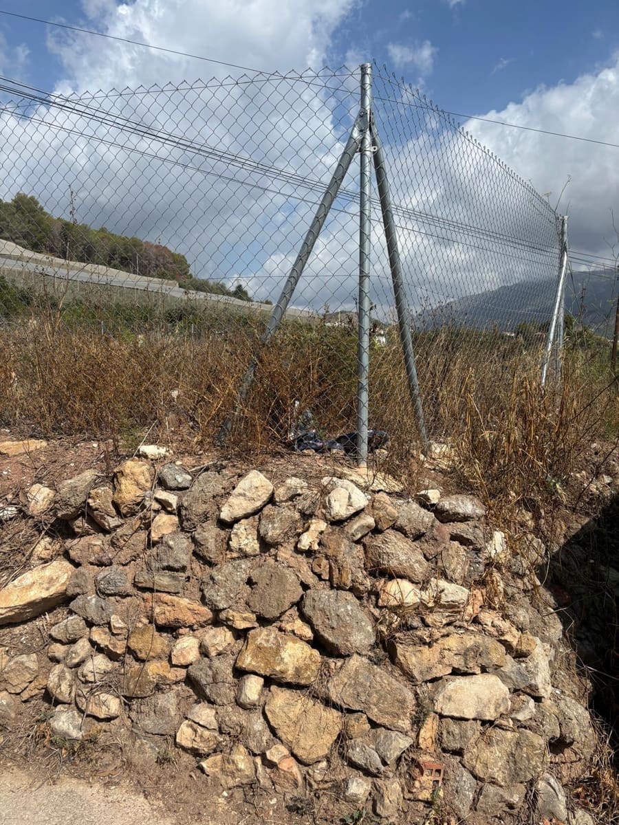 Grunde uden byggetilladelser til salg i Polop - € 50.000 (Ref: 9149170)