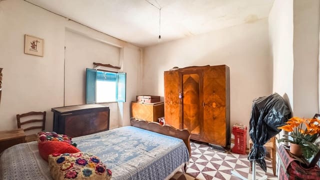 5 bedroom Townhouse for sale in Mula with garage - € 96,000 (Ref: 9149171)