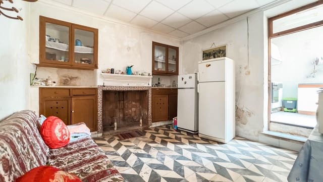 5 bedroom Townhouse for sale in Mula with garage - € 96,000 (Ref: 9149171)