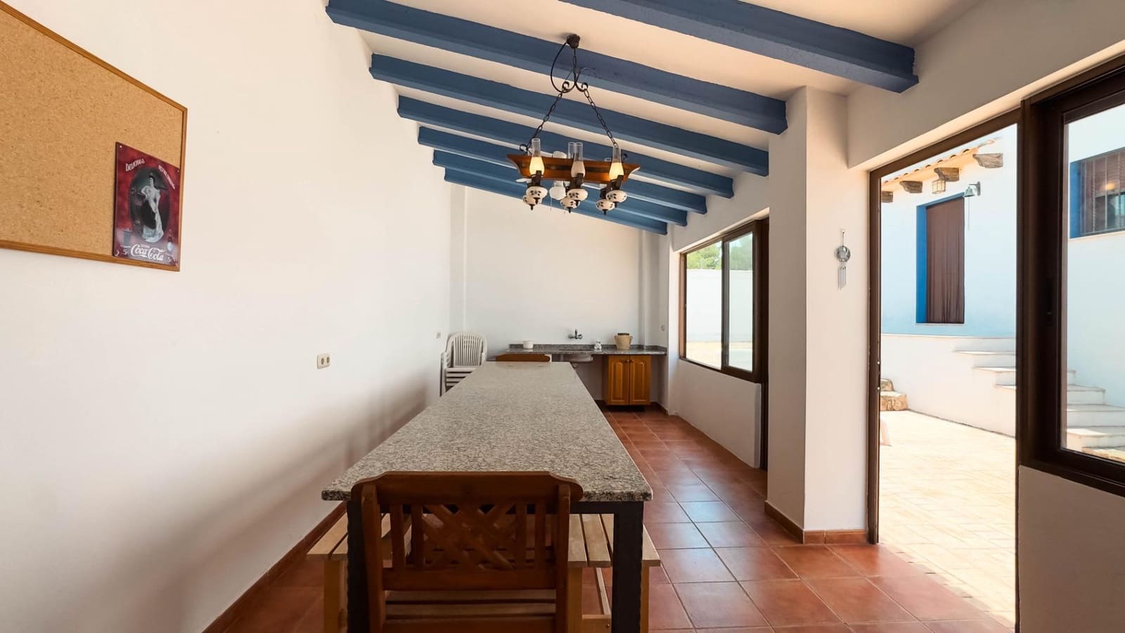 8 bedroom Villa for sale in Villa de Ves with garage - € 310,000 (Ref: 9173379)