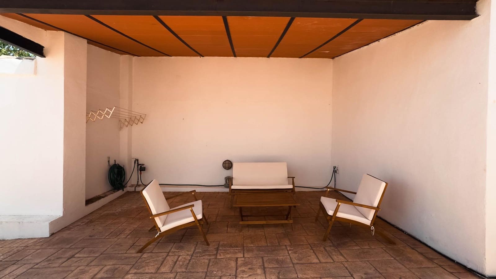 8 bedroom Villa for sale in Villa de Ves with garage - € 310,000 (Ref: 9173379)