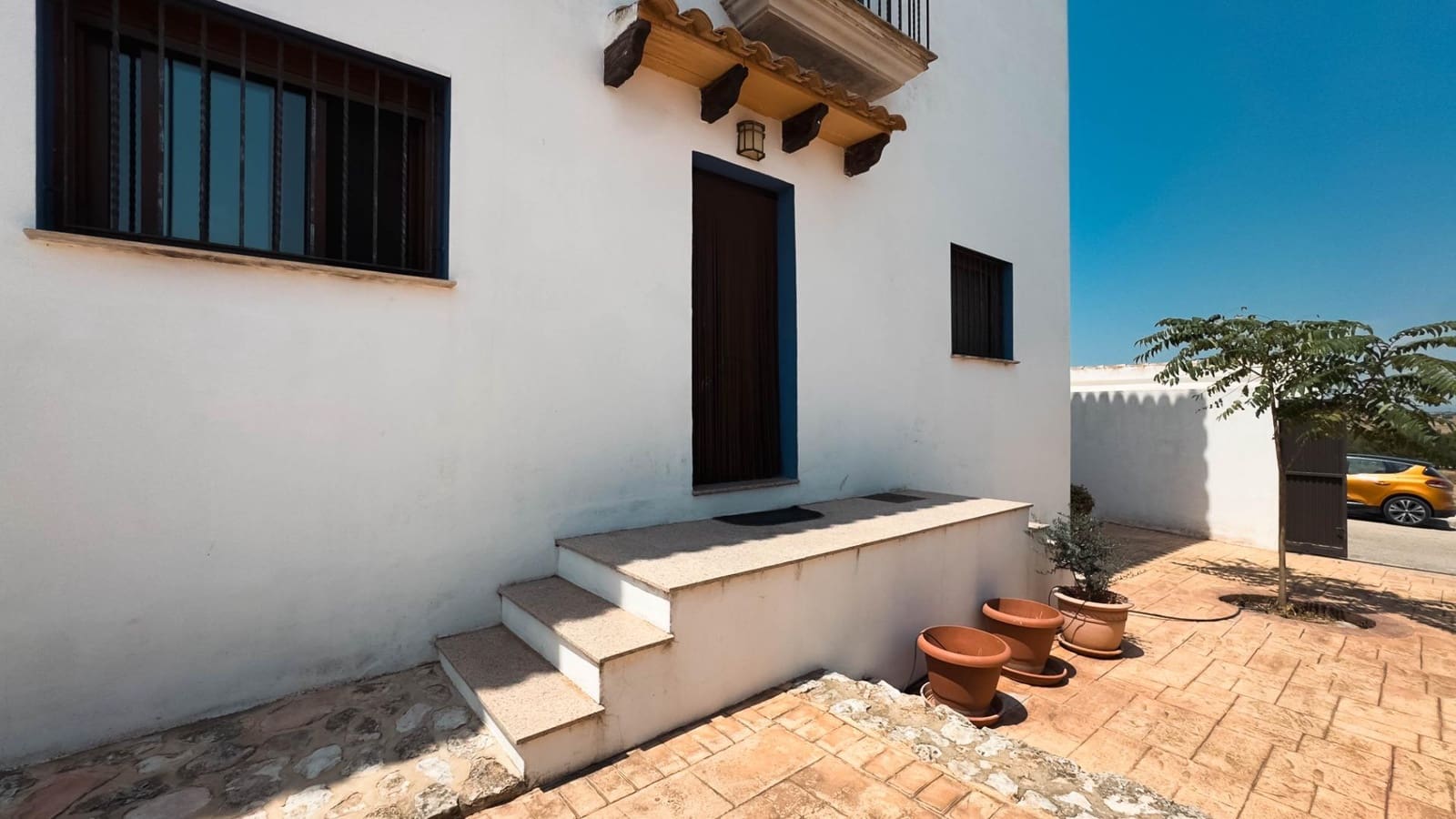 8 bedroom Villa for sale in Villa de Ves with garage - € 310,000 (Ref: 9173379)