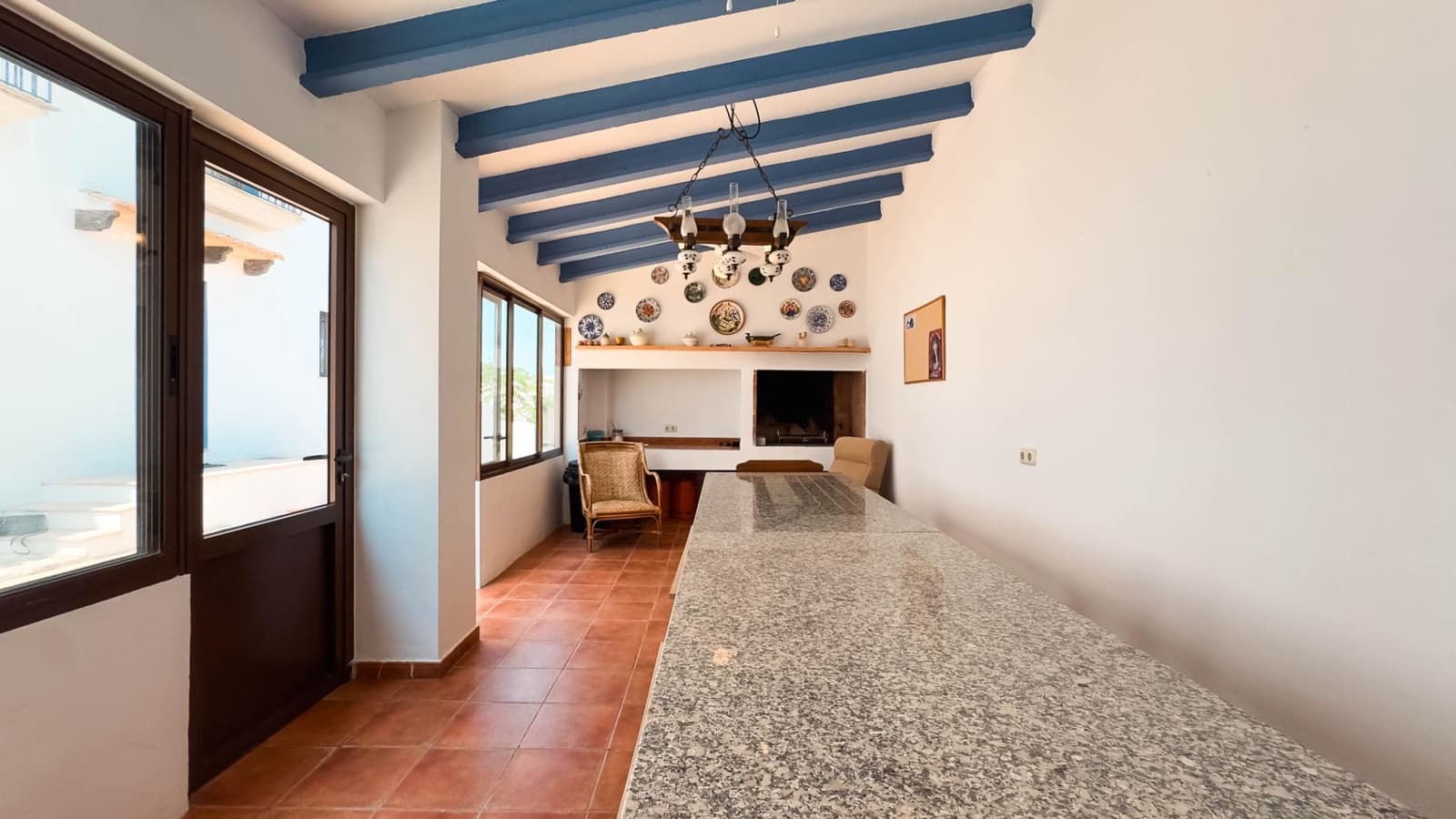 8 bedroom Villa for sale in Villa de Ves with garage - € 310,000 (Ref: 9173379)