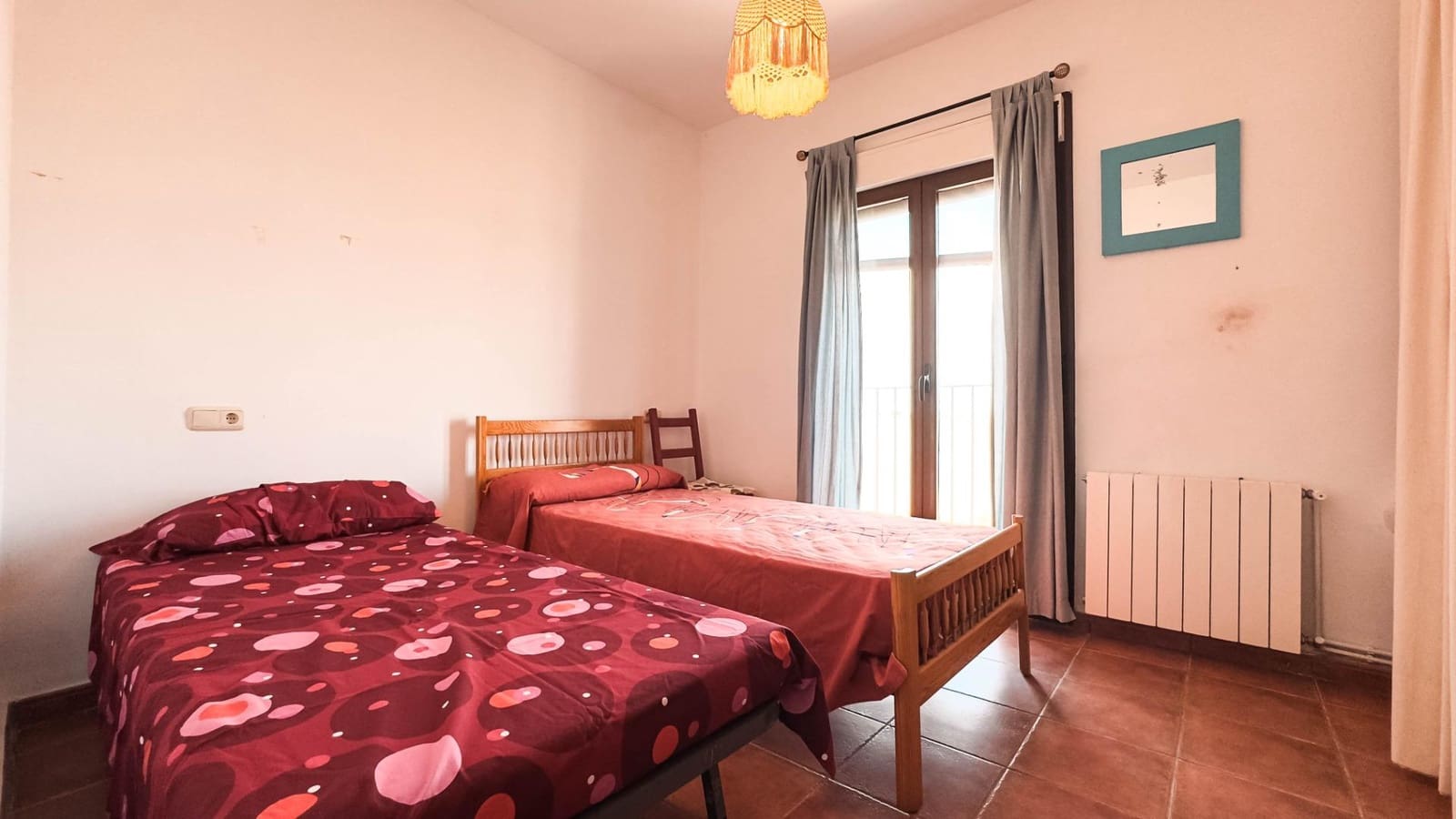 8 bedroom Villa for sale in Villa de Ves with garage - € 310,000 (Ref: 9173379)