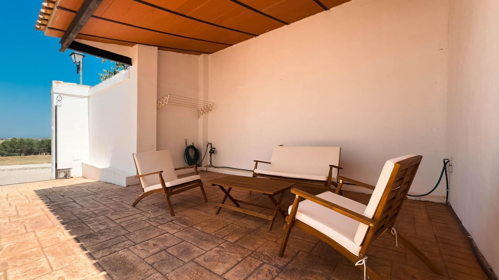 8 bedroom Villa for sale in Villa de Ves with garage - € 310,000 (Ref: 9173379)