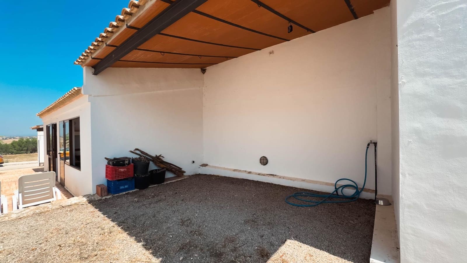 8 bedroom Villa for sale in Villa de Ves with garage - € 310,000 (Ref: 9173379)