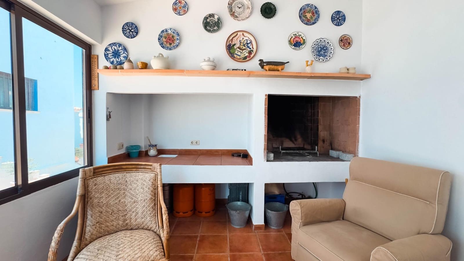 8 bedroom Villa for sale in Villa de Ves with garage - € 310,000 (Ref: 9173379)