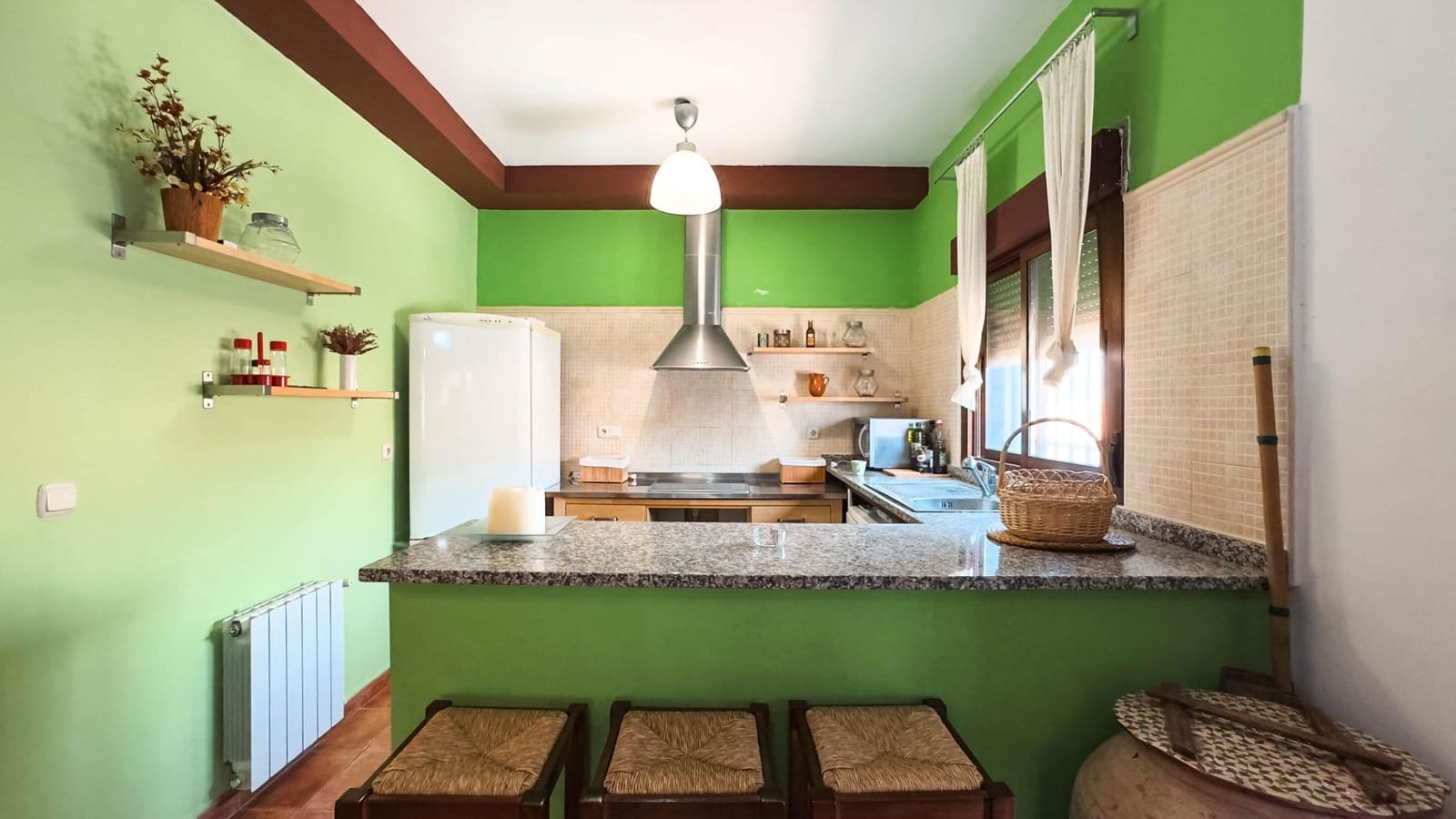 8 bedroom Villa for sale in Villa de Ves with garage - € 310,000 (Ref: 9173379)