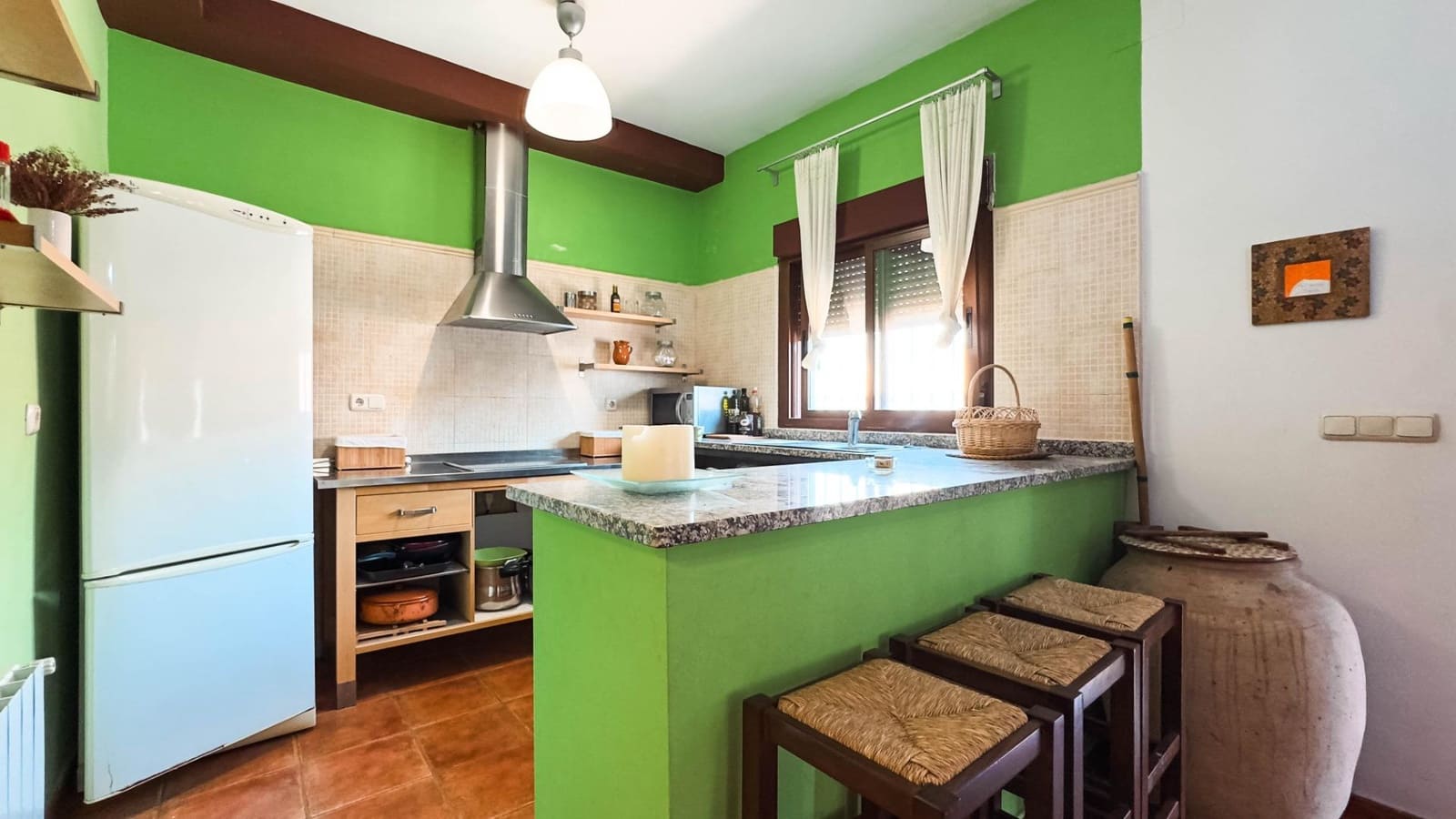 8 bedroom Villa for sale in Villa de Ves with garage - € 310,000 (Ref: 9173379)