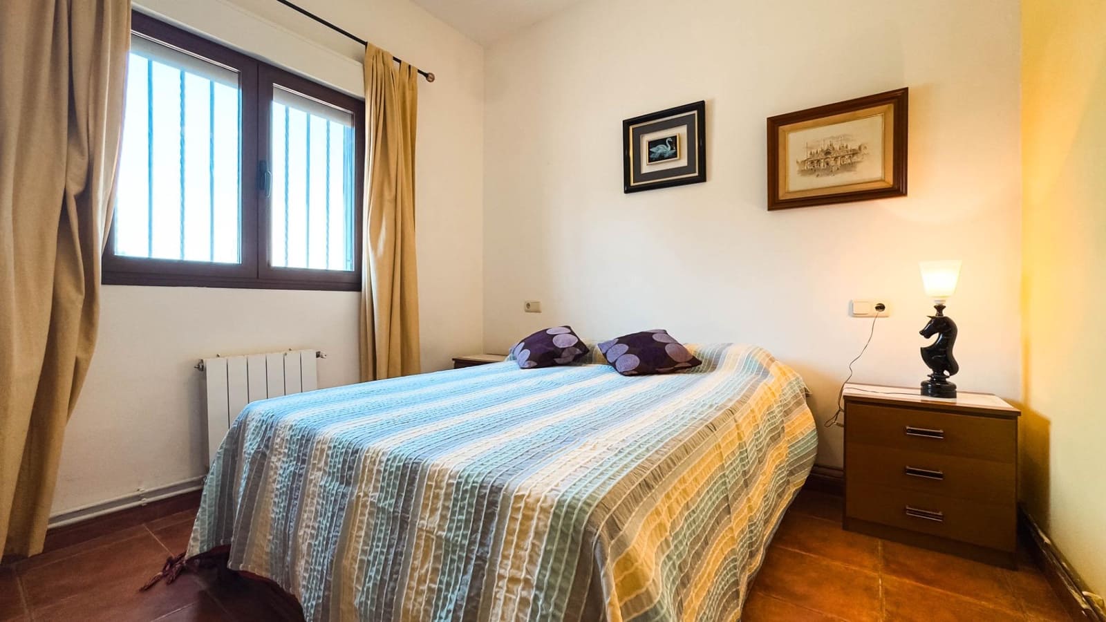 8 bedroom Villa for sale in Villa de Ves with garage - € 310,000 (Ref: 9173379)