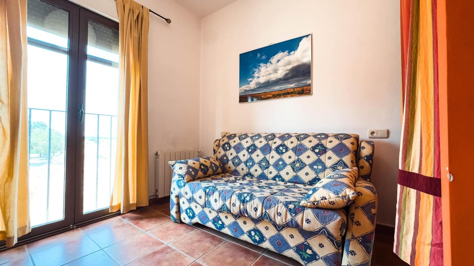 8 bedroom Villa for sale in Villa de Ves with garage - € 310,000 (Ref: 9173379)