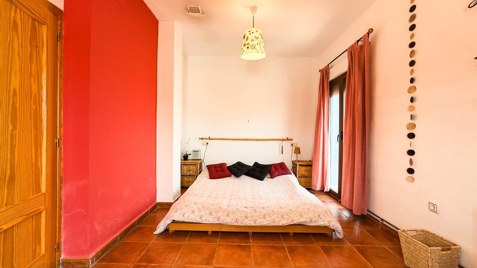 8 bedroom Villa for sale in Villa de Ves with garage - € 310,000 (Ref: 9173379)