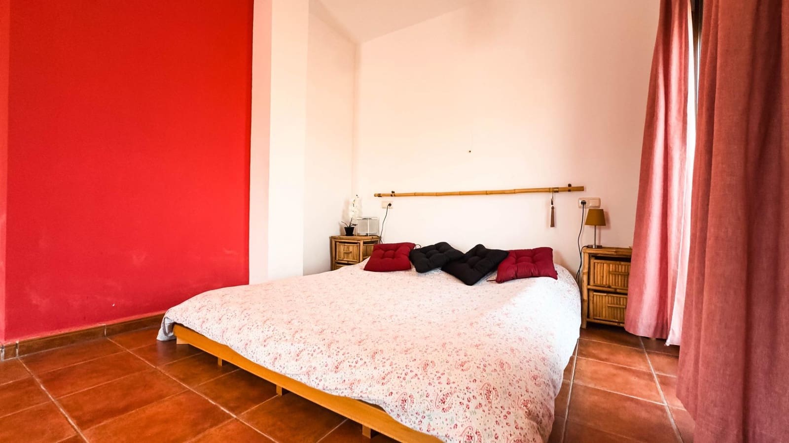 8 bedroom Villa for sale in Villa de Ves with garage - € 310,000 (Ref: 9173379)