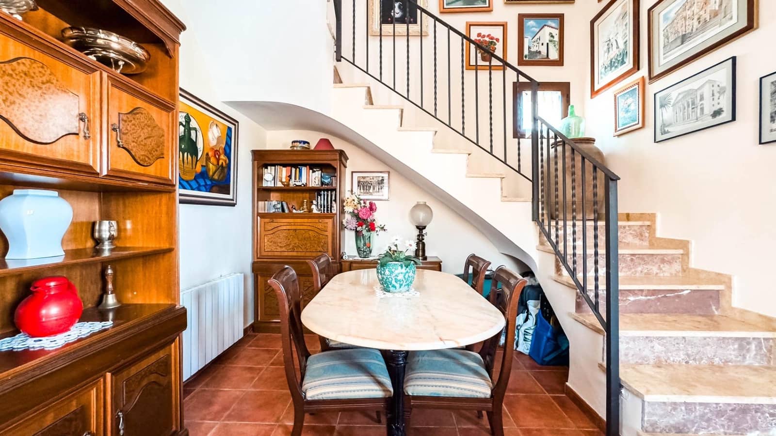 8 bedroom Villa for sale in Villa de Ves with garage - € 310,000 (Ref: 9173379)