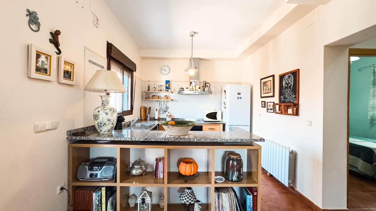 8 bedroom Villa for sale in Villa de Ves with garage - € 310,000 (Ref: 9173379)