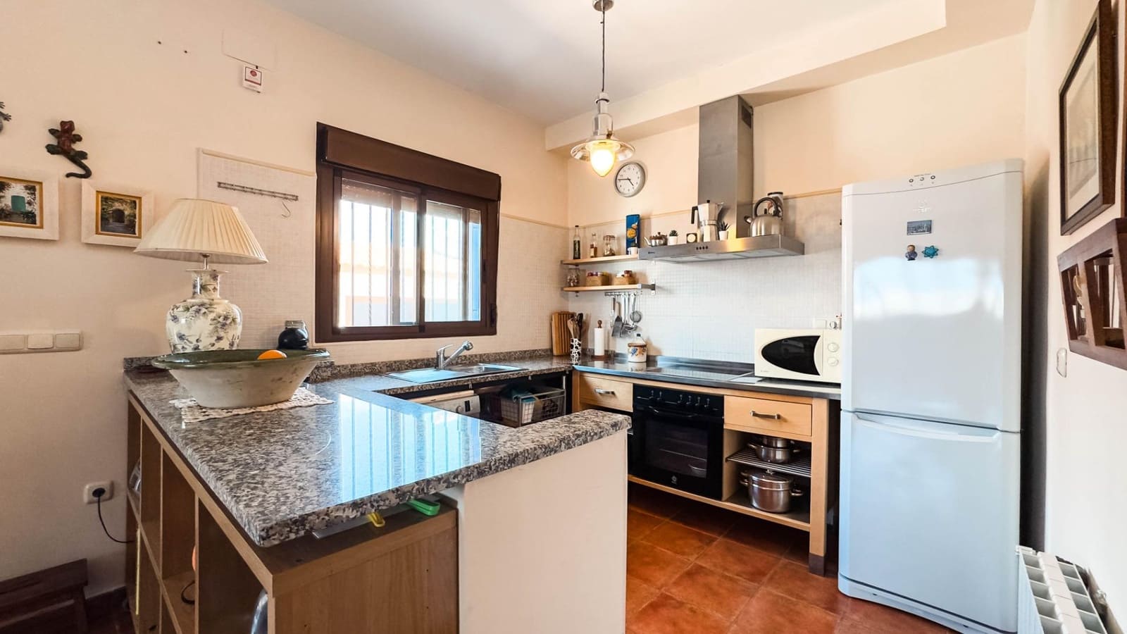 8 bedroom Villa for sale in Villa de Ves with garage - € 310,000 (Ref: 9173379)