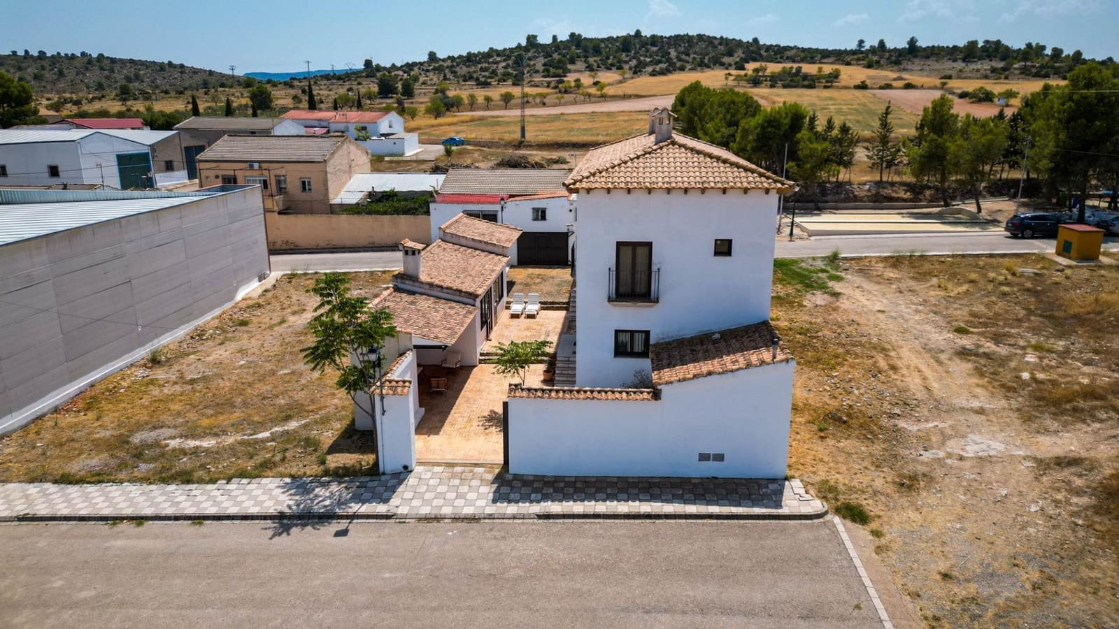 8 bedroom Villa for sale in Villa de Ves with garage - € 310,000 (Ref: 9173379)