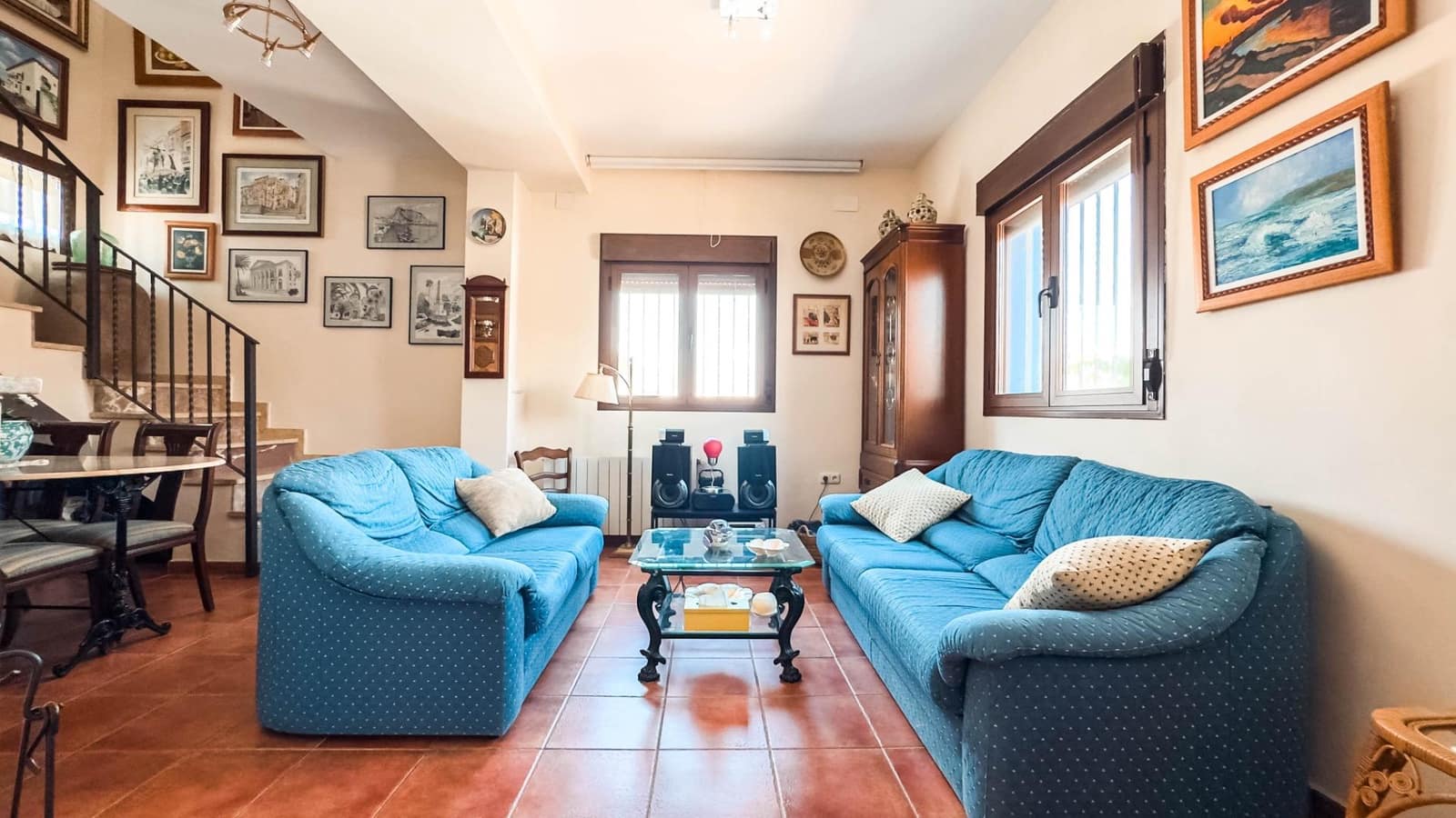 8 bedroom Villa for sale in Villa de Ves with garage - € 310,000 (Ref: 9173379)