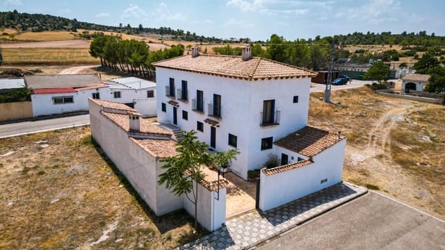 8 bedroom Villa for sale in Villa de Ves with garage - € 310,000 (Ref: 9173379)