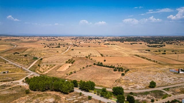 8 bedroom Villa for sale in Villa de Ves with garage - € 310,000 (Ref: 9173379)