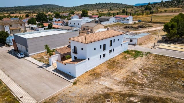 8 bedroom Villa for sale in Villa de Ves with garage - € 310,000 (Ref: 9173379)