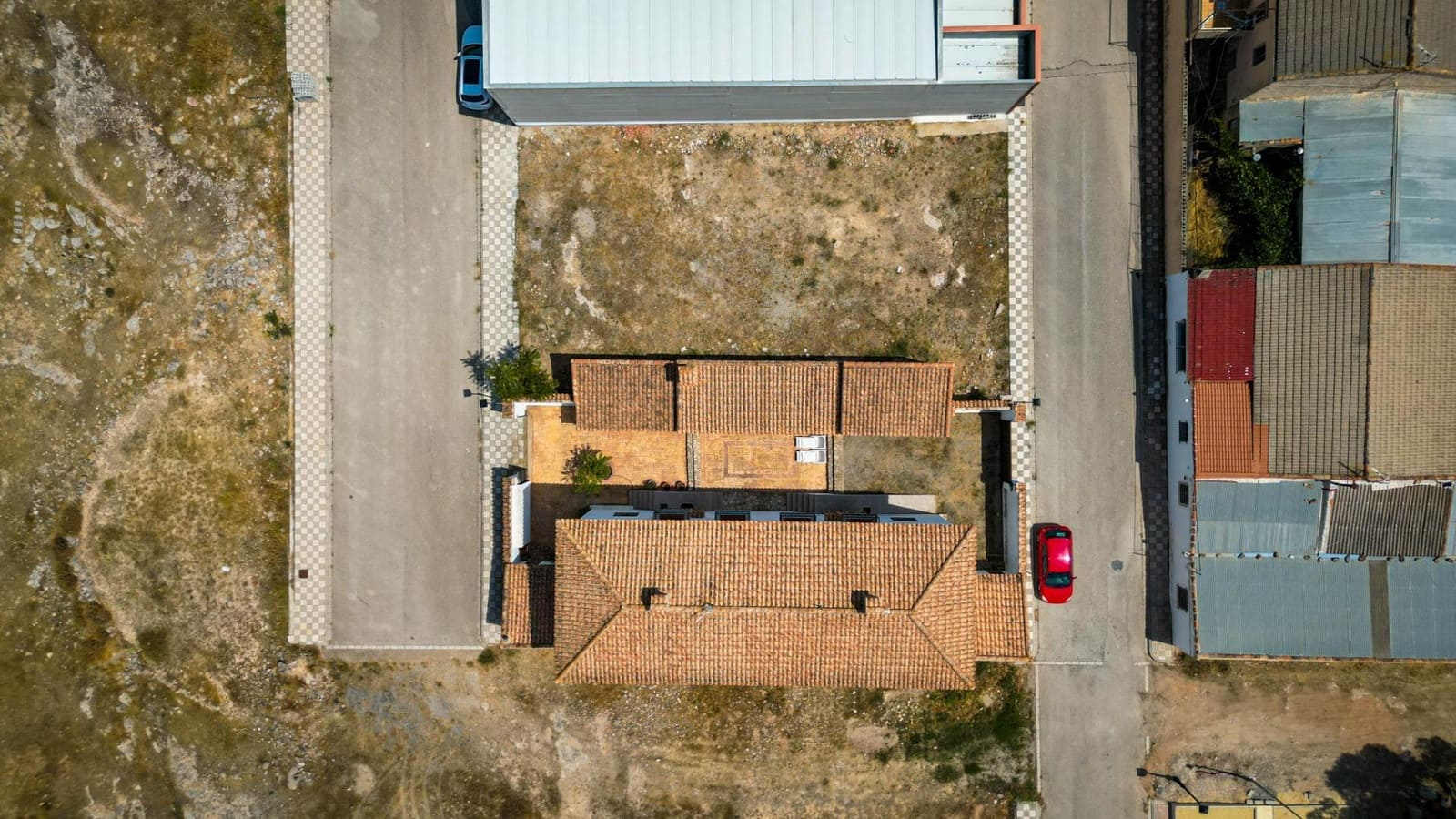 8 bedroom Villa for sale in Villa de Ves with garage - € 310,000 (Ref: 9173379)