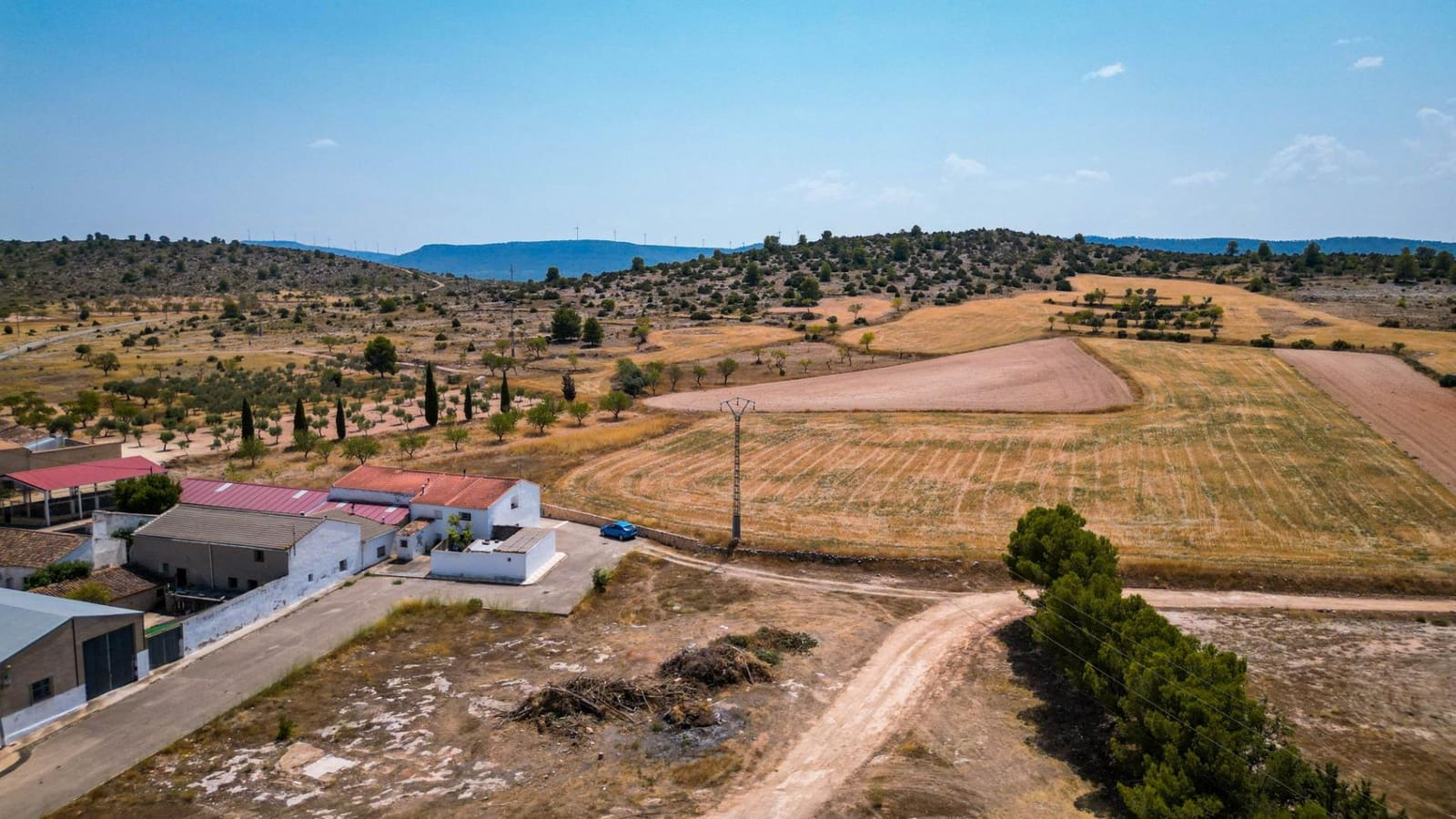 8 bedroom Villa for sale in Villa de Ves with garage - € 310,000 (Ref: 9173379)